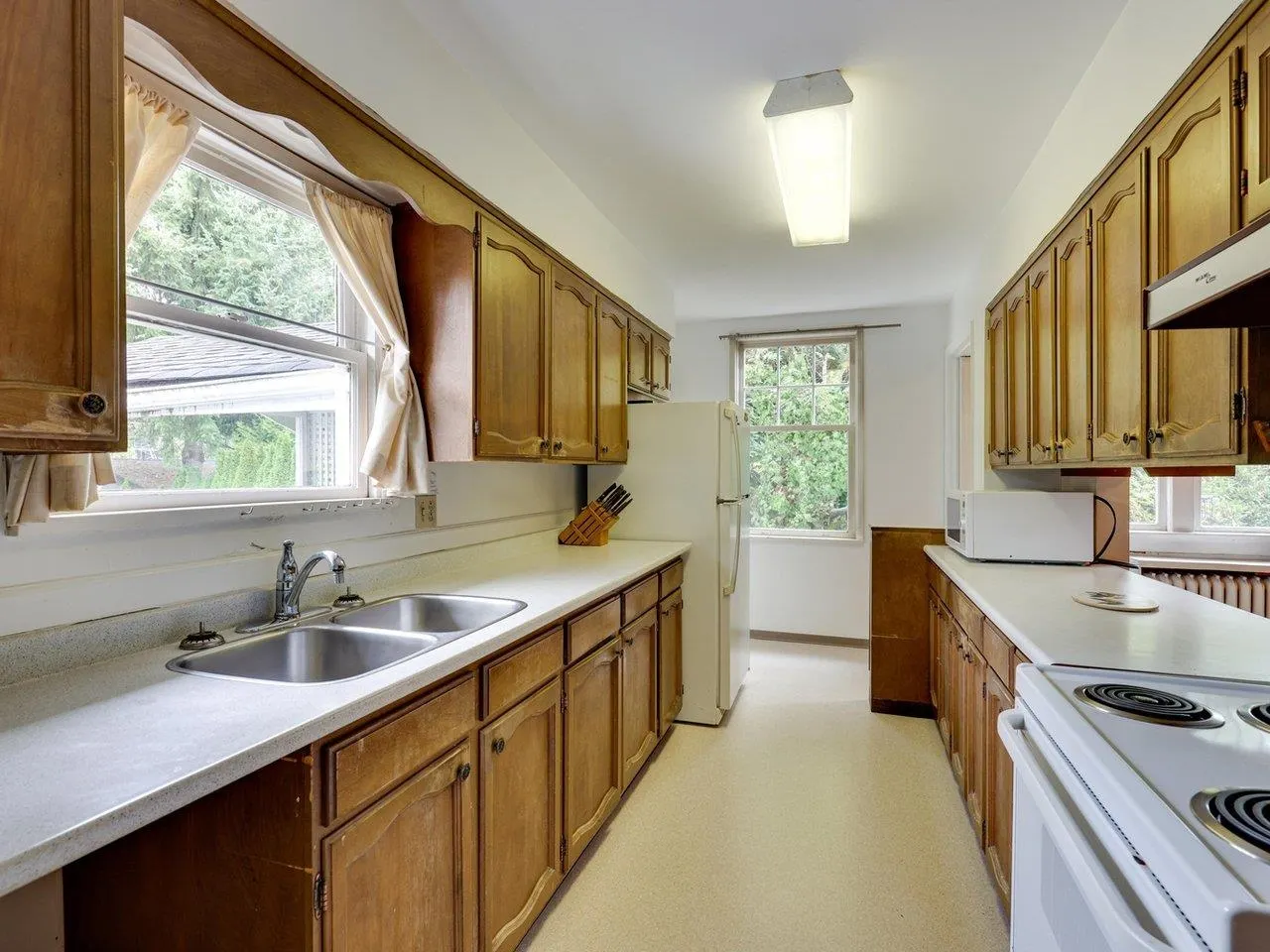 1251 W King Edward Avenue
