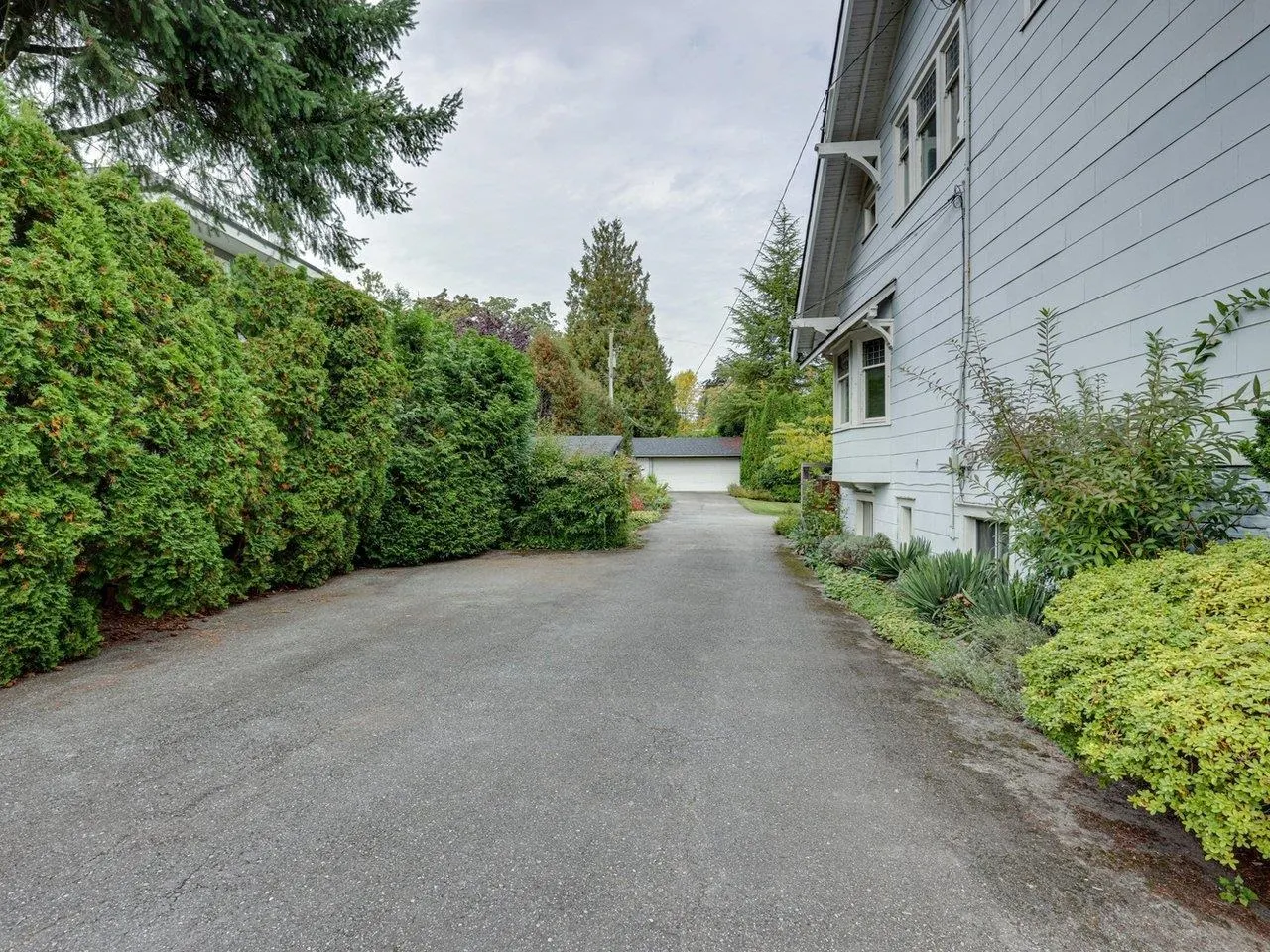 1251 W King Edward Avenue