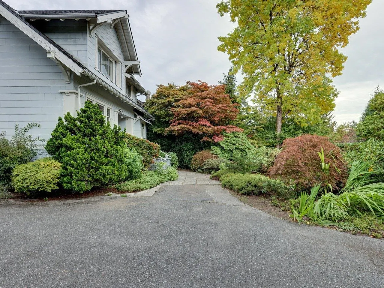 1251 W King Edward Avenue
