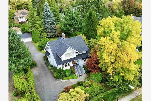 1251 W King Edward Avenue