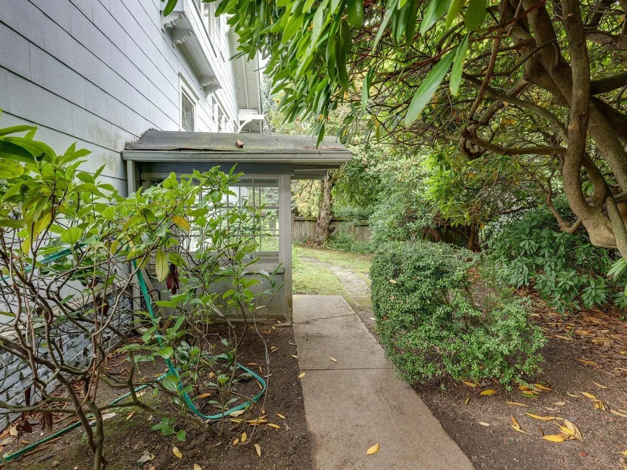 1251 W King Edward Avenue