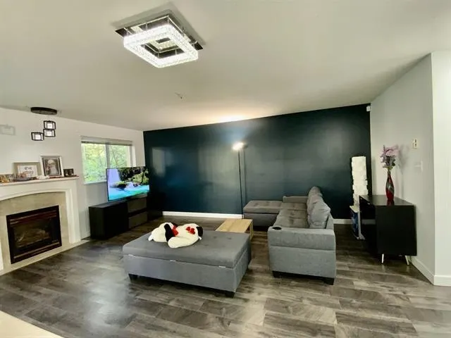 213 13727 74 Avenue