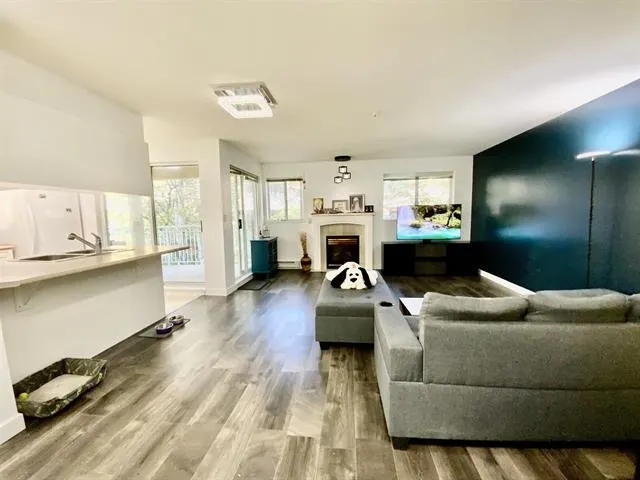 213 13727 74 Avenue