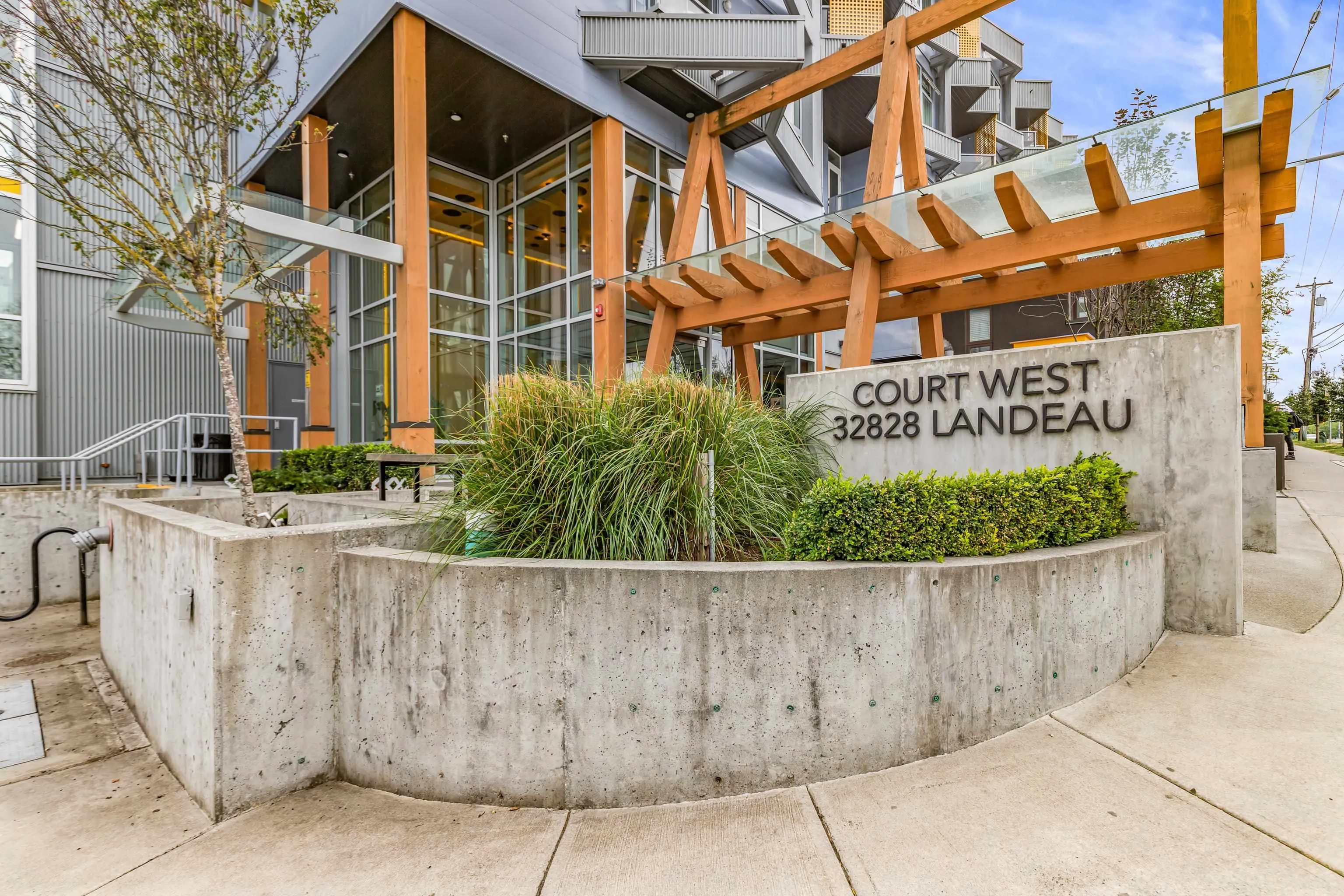 401 32828 Landeau Place