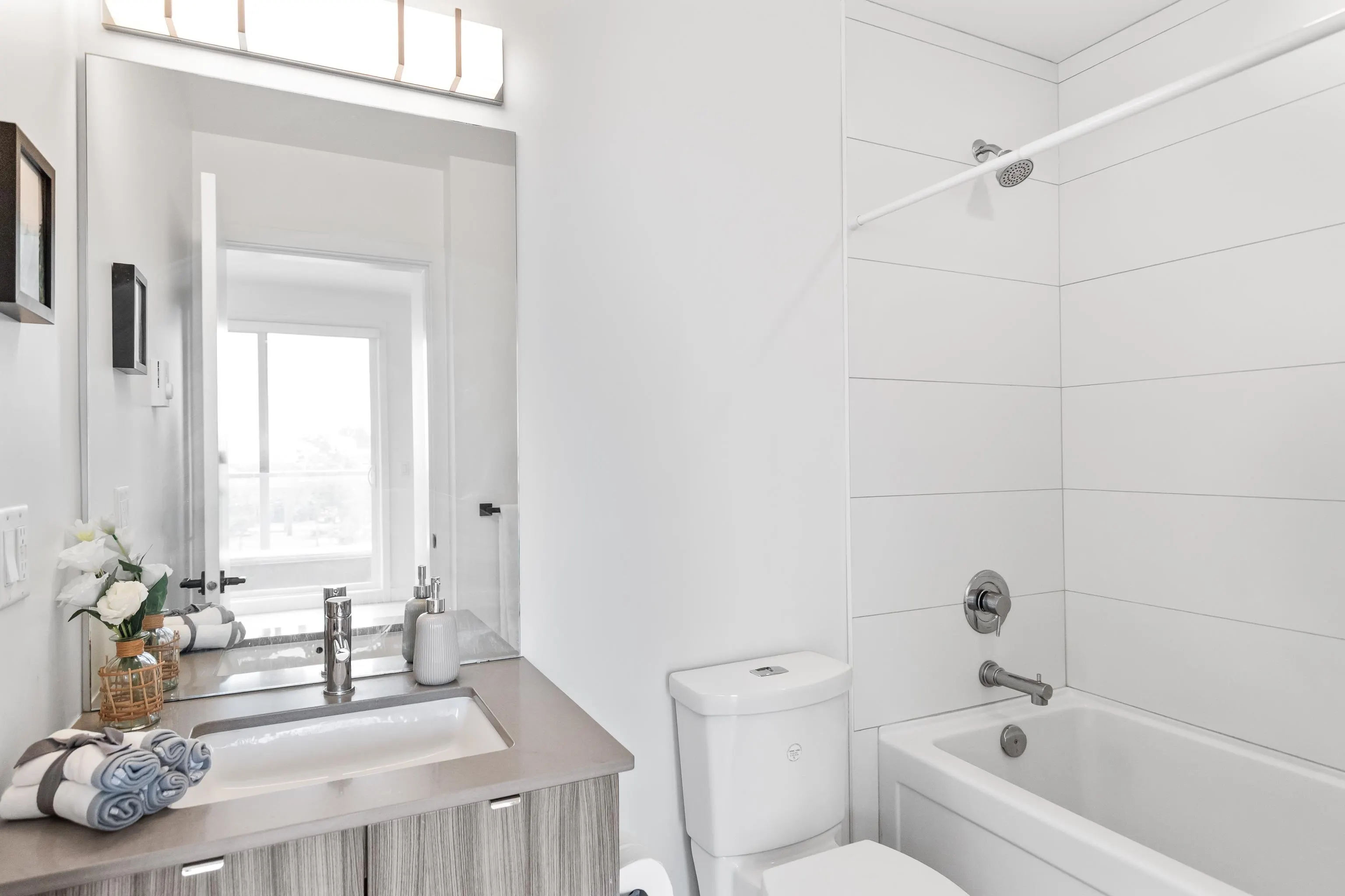 401 32828 Landeau Place