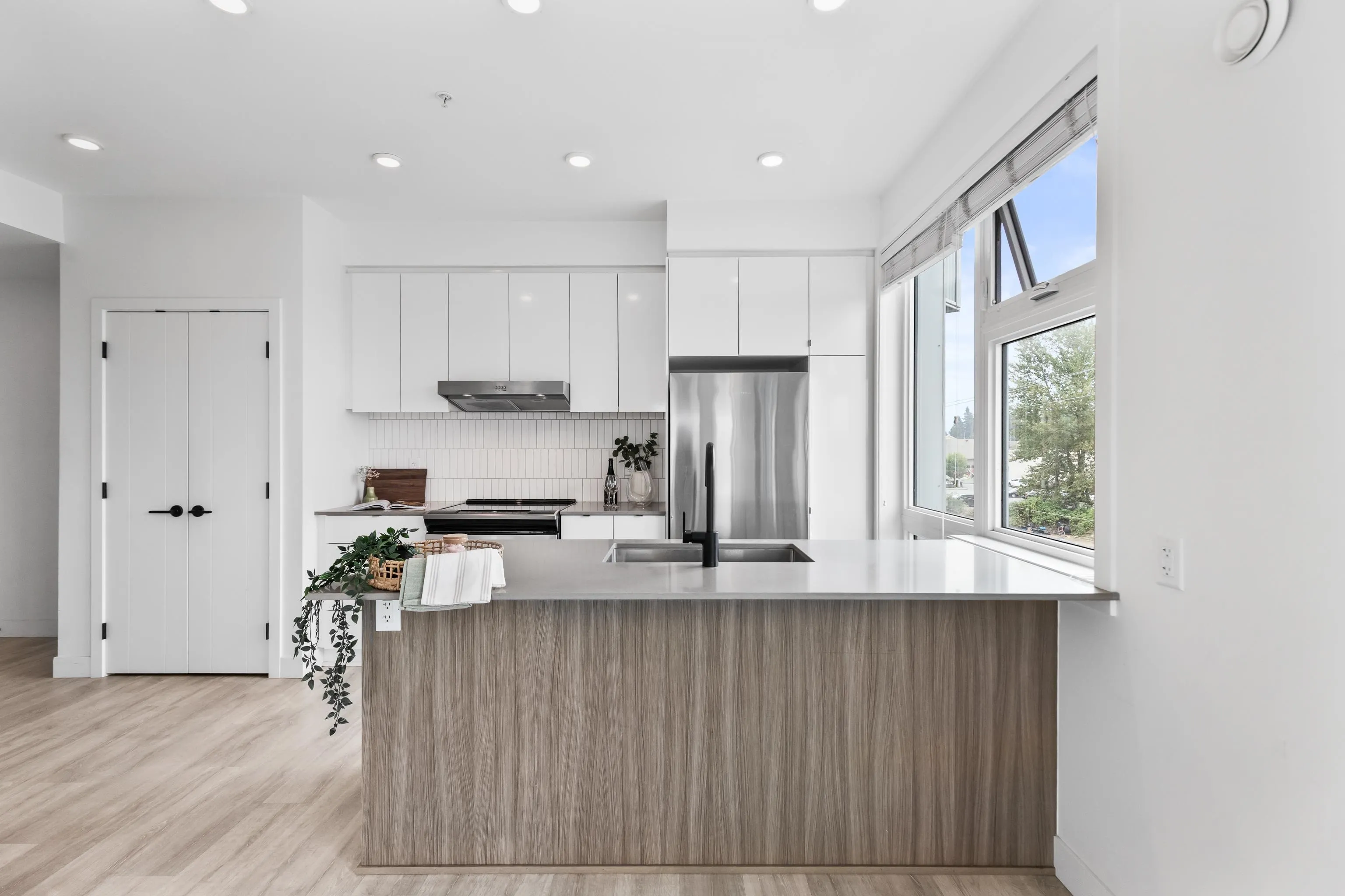 401 32828 Landeau Place