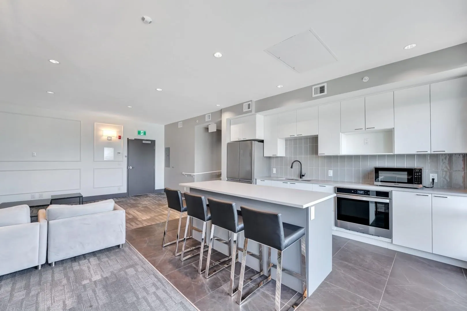 411 22226 Brown Avenue