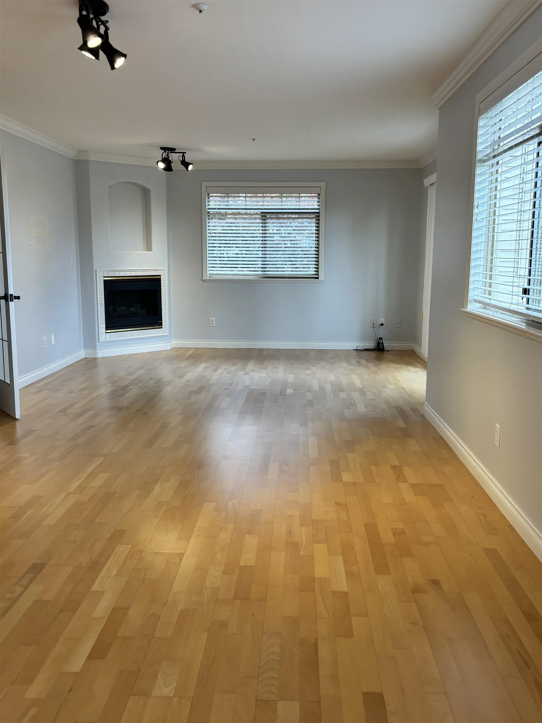 A203 1258 Hunter Road
