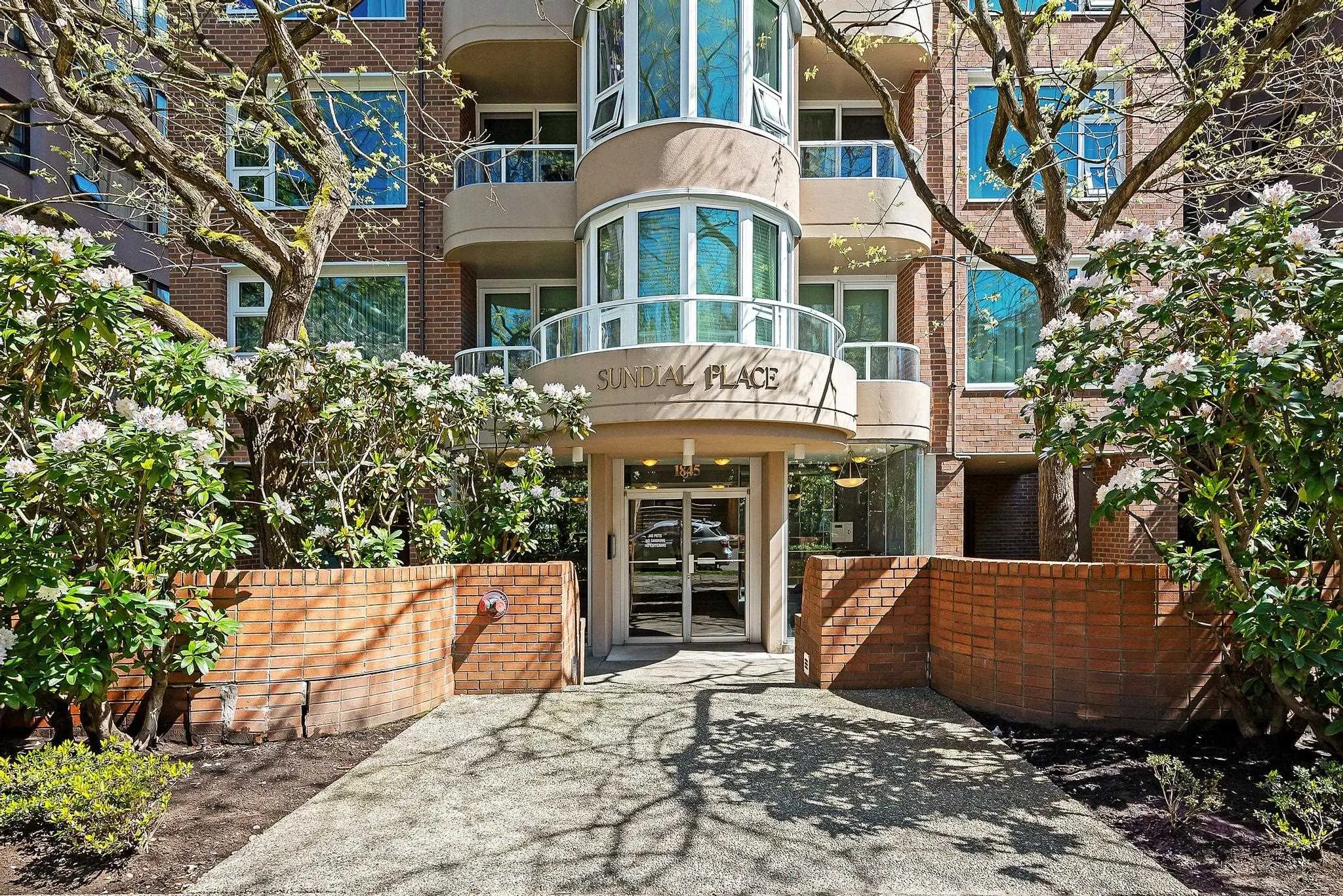 203 1845 Robson Street