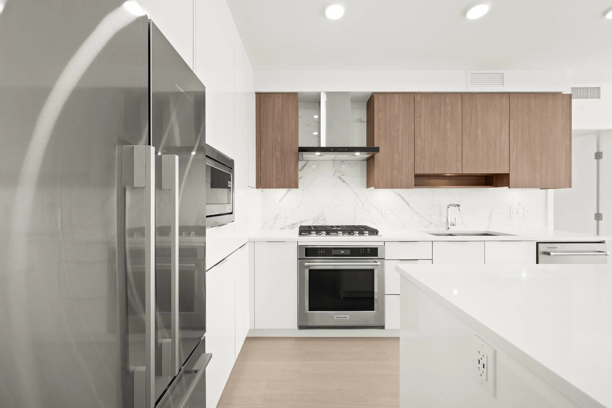1601 7683 Park Crescent