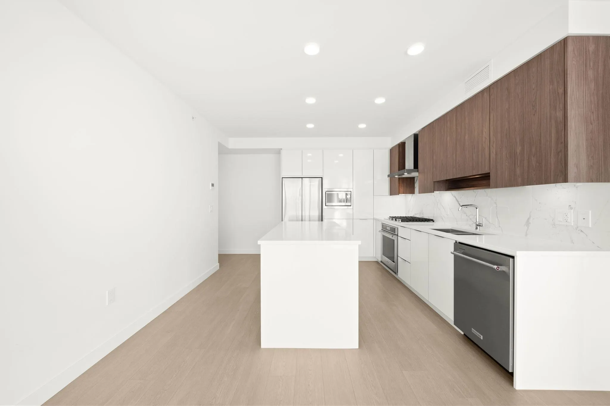 1601 7683 Park Crescent