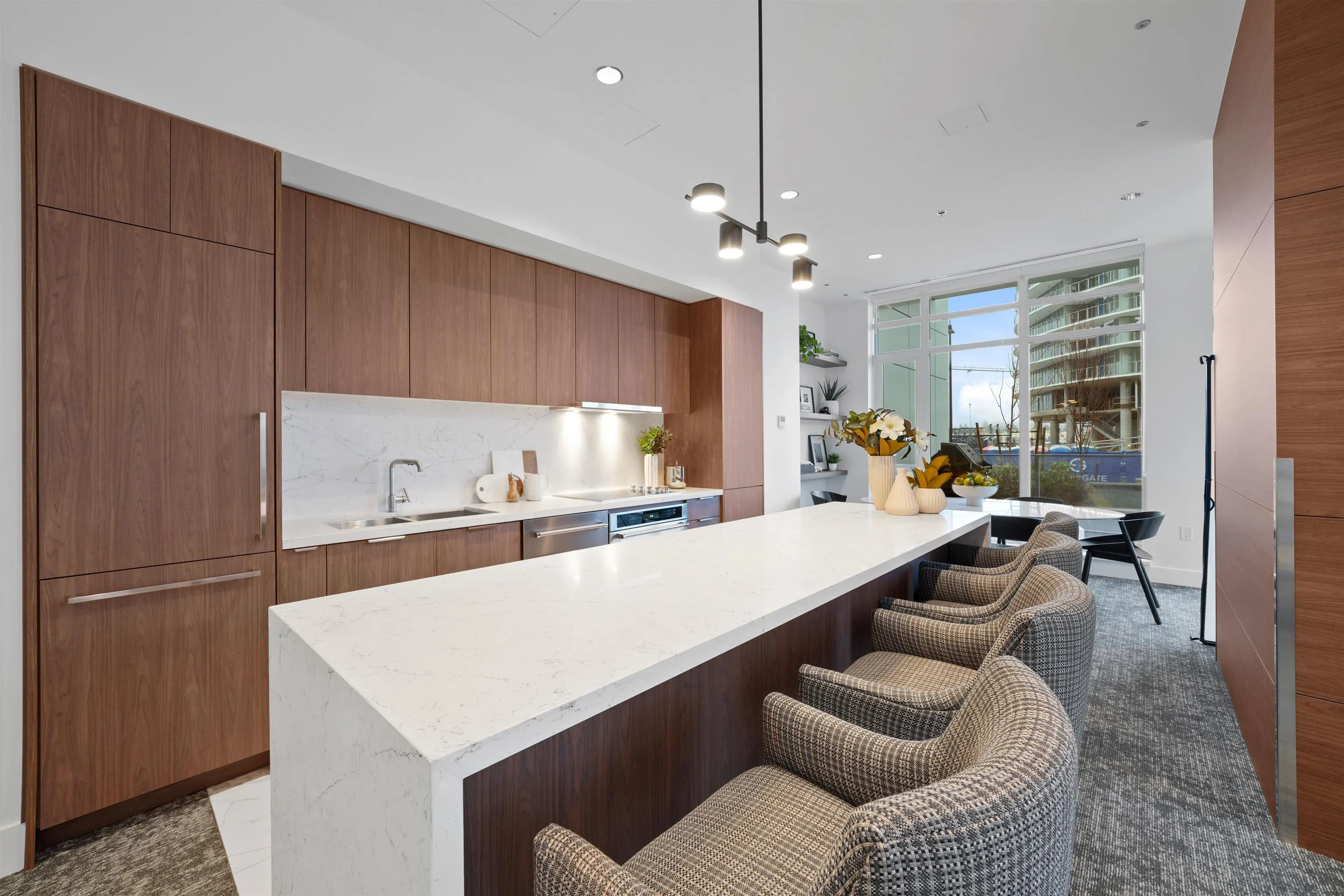 1601 7683 Park Crescent