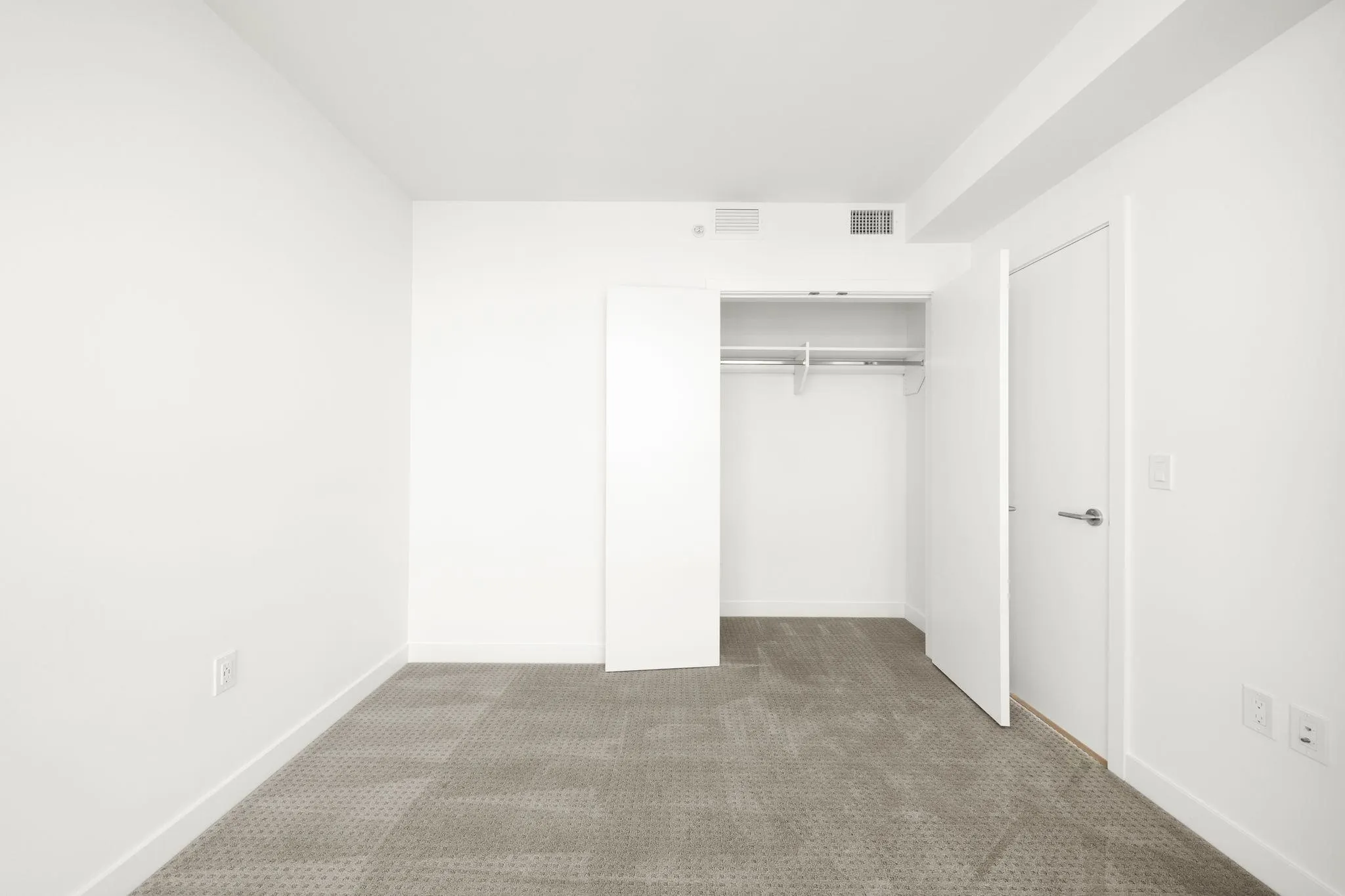 1601 7683 Park Crescent