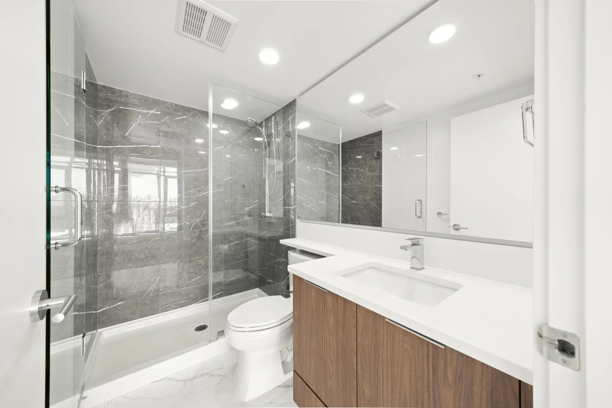 1601 7683 Park Crescent
