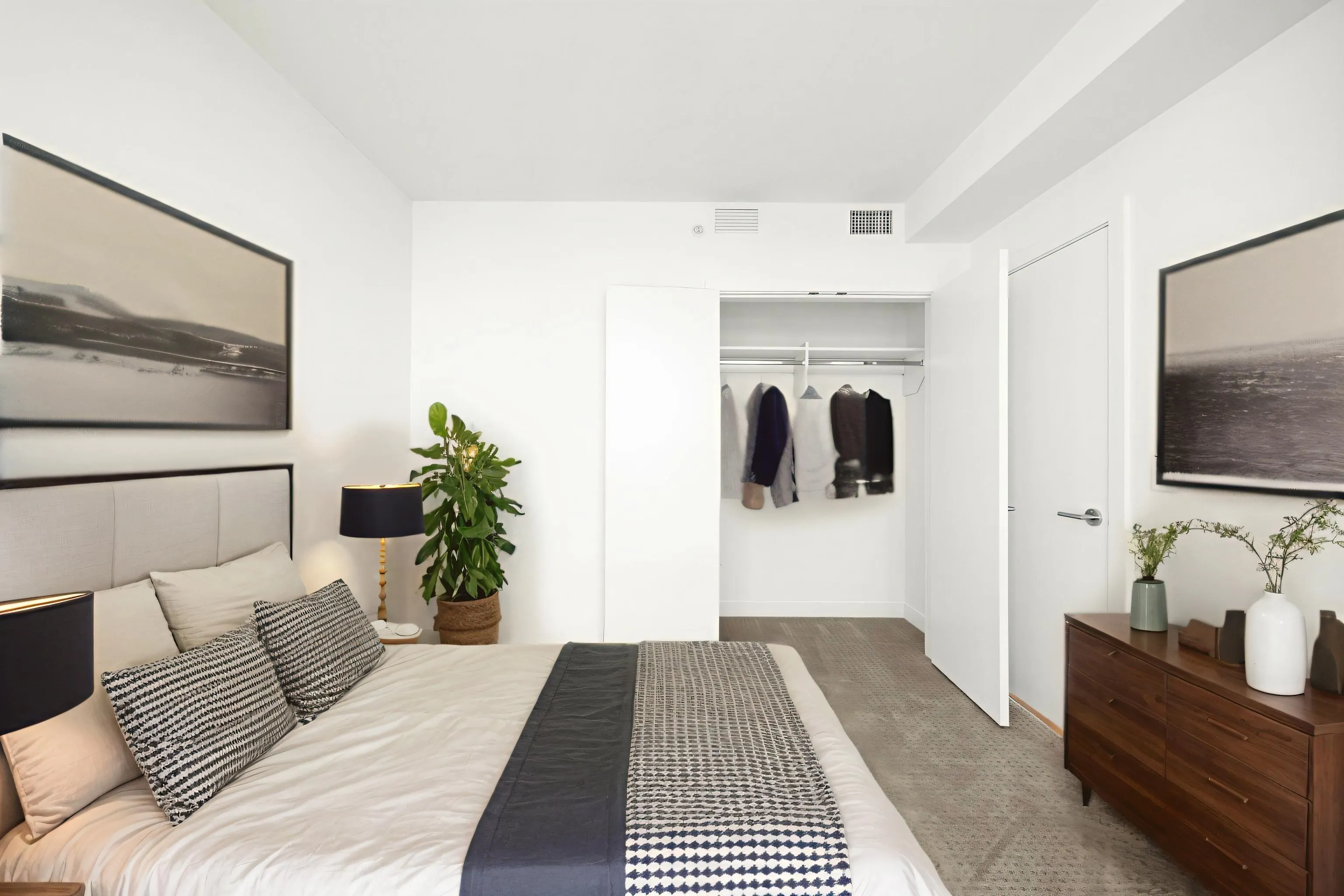 1601 7683 Park Crescent