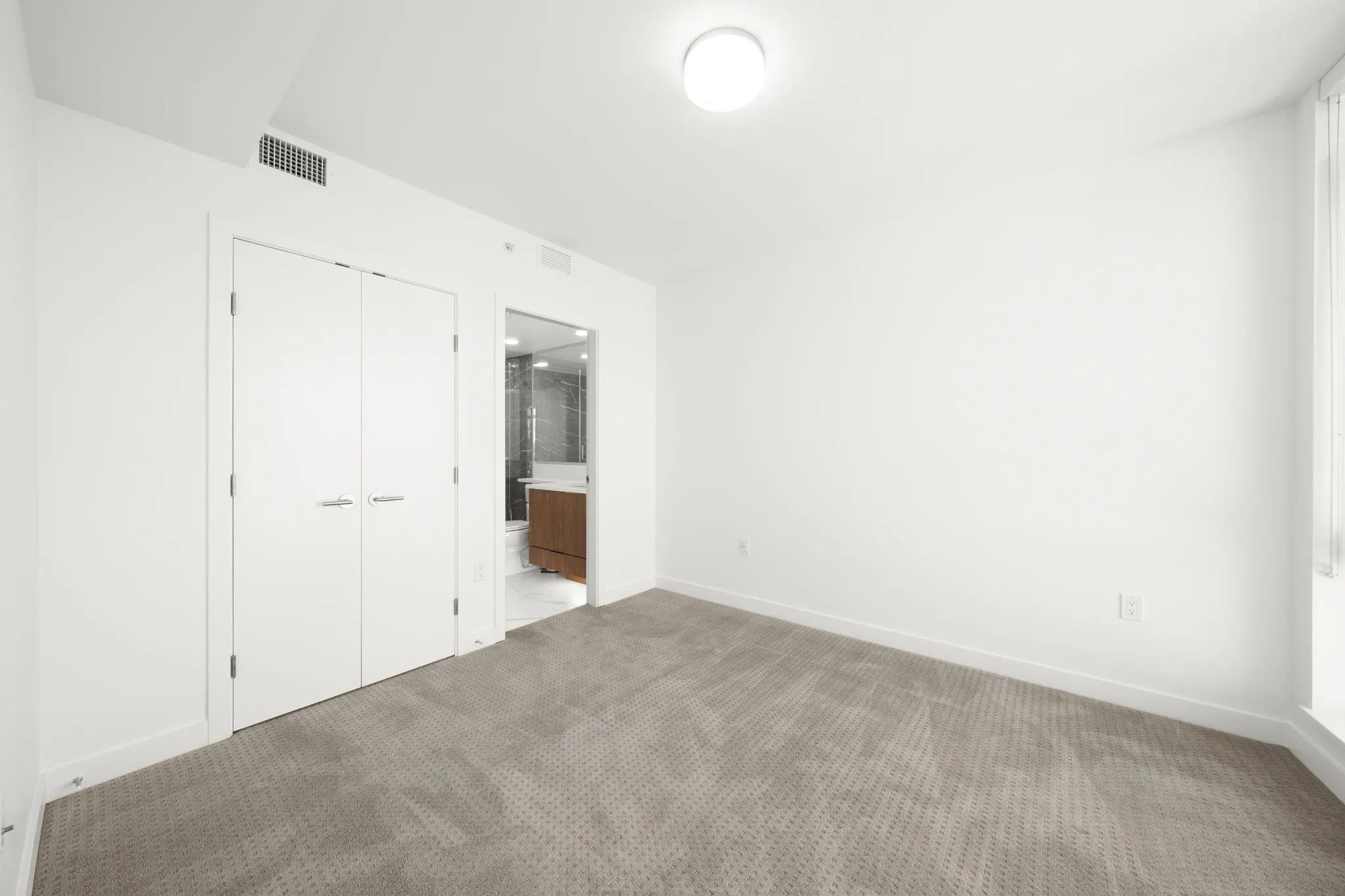 1601 7683 Park Crescent