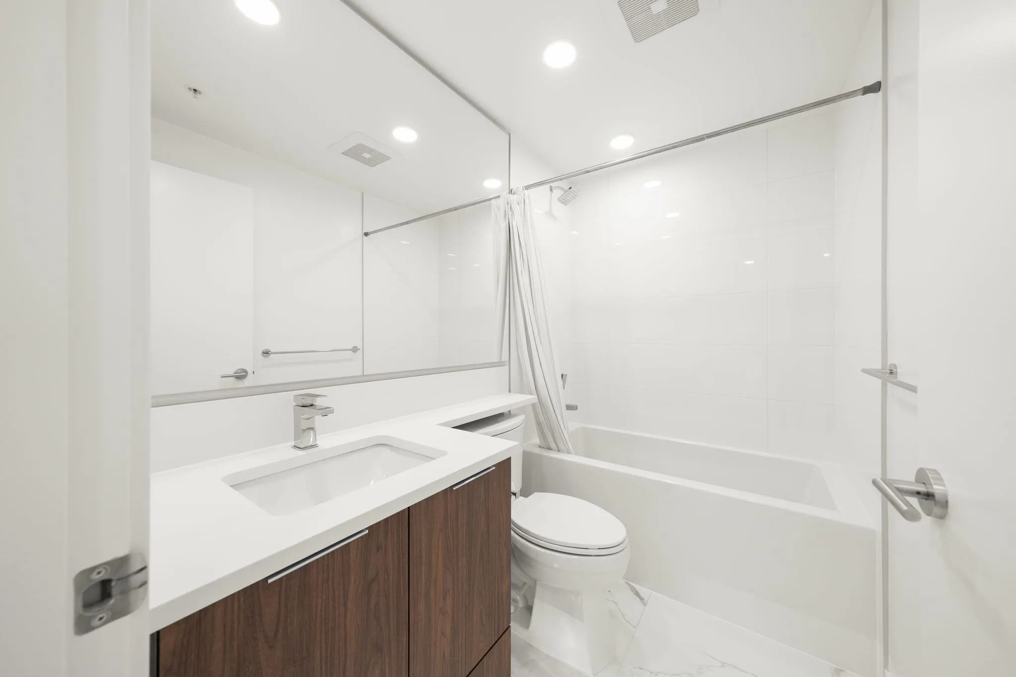 1601 7683 Park Crescent