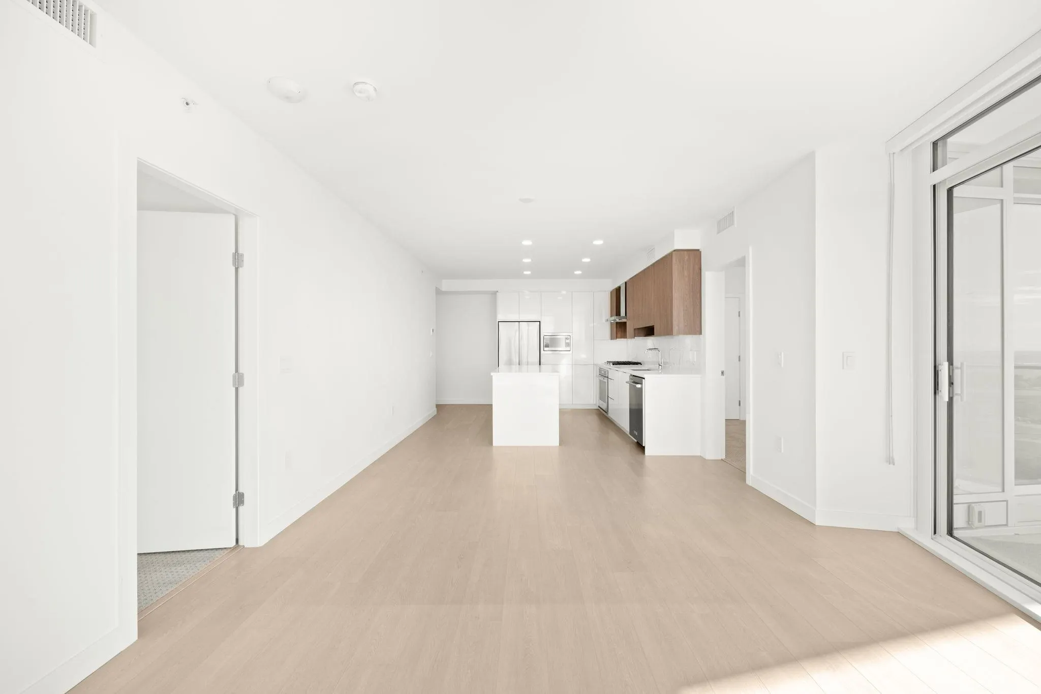 1601 7683 Park Crescent