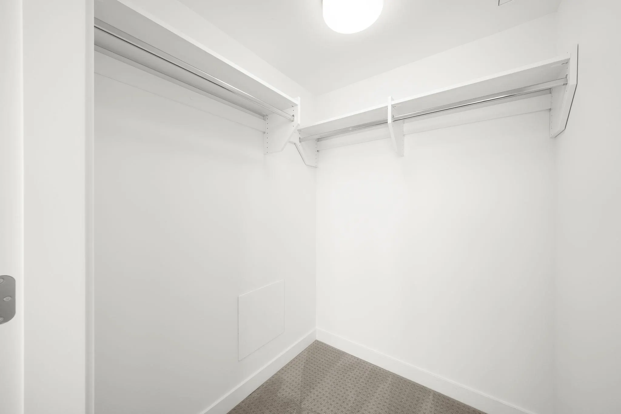 1601 7683 Park Crescent