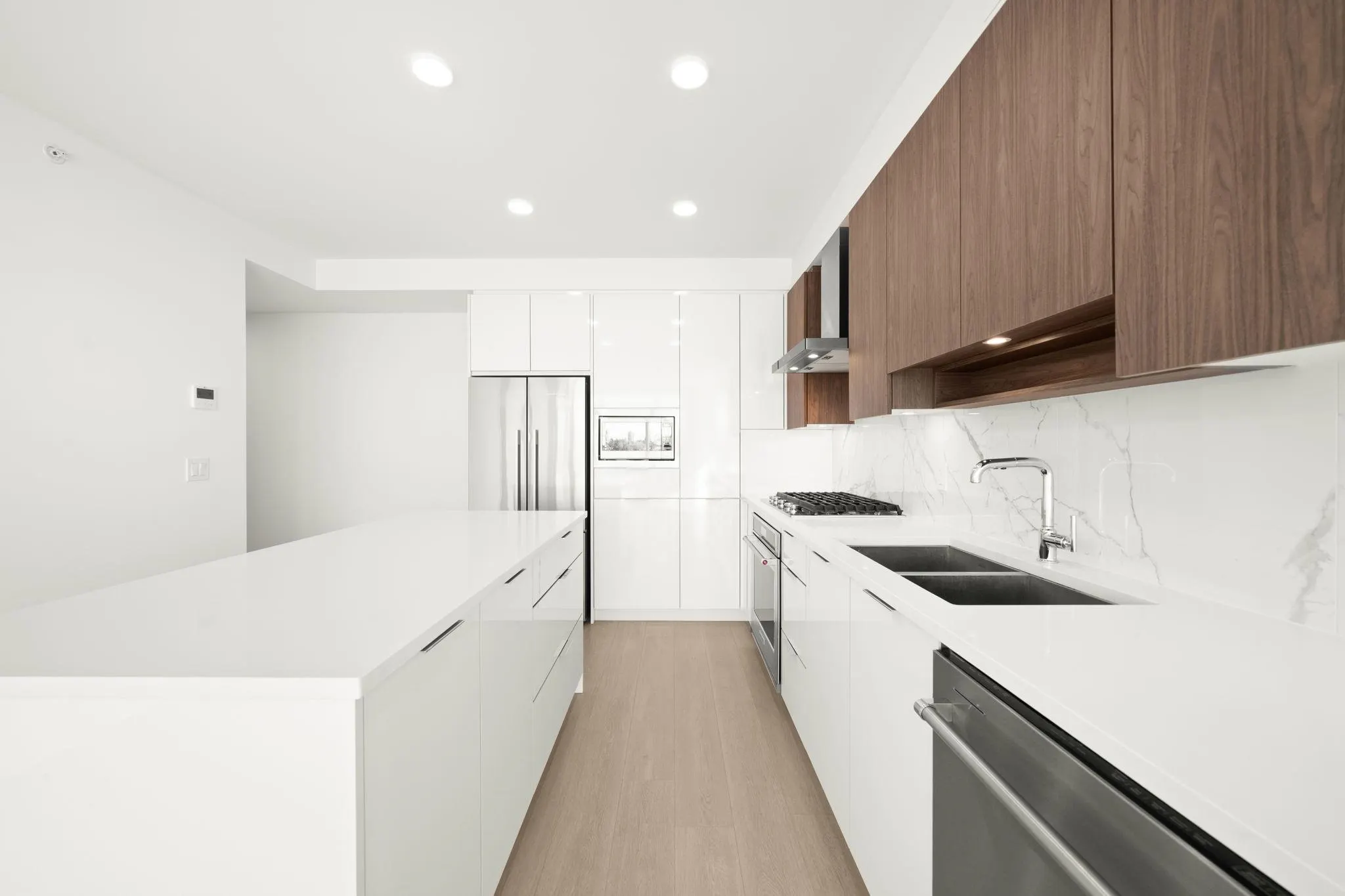 1601 7683 Park Crescent