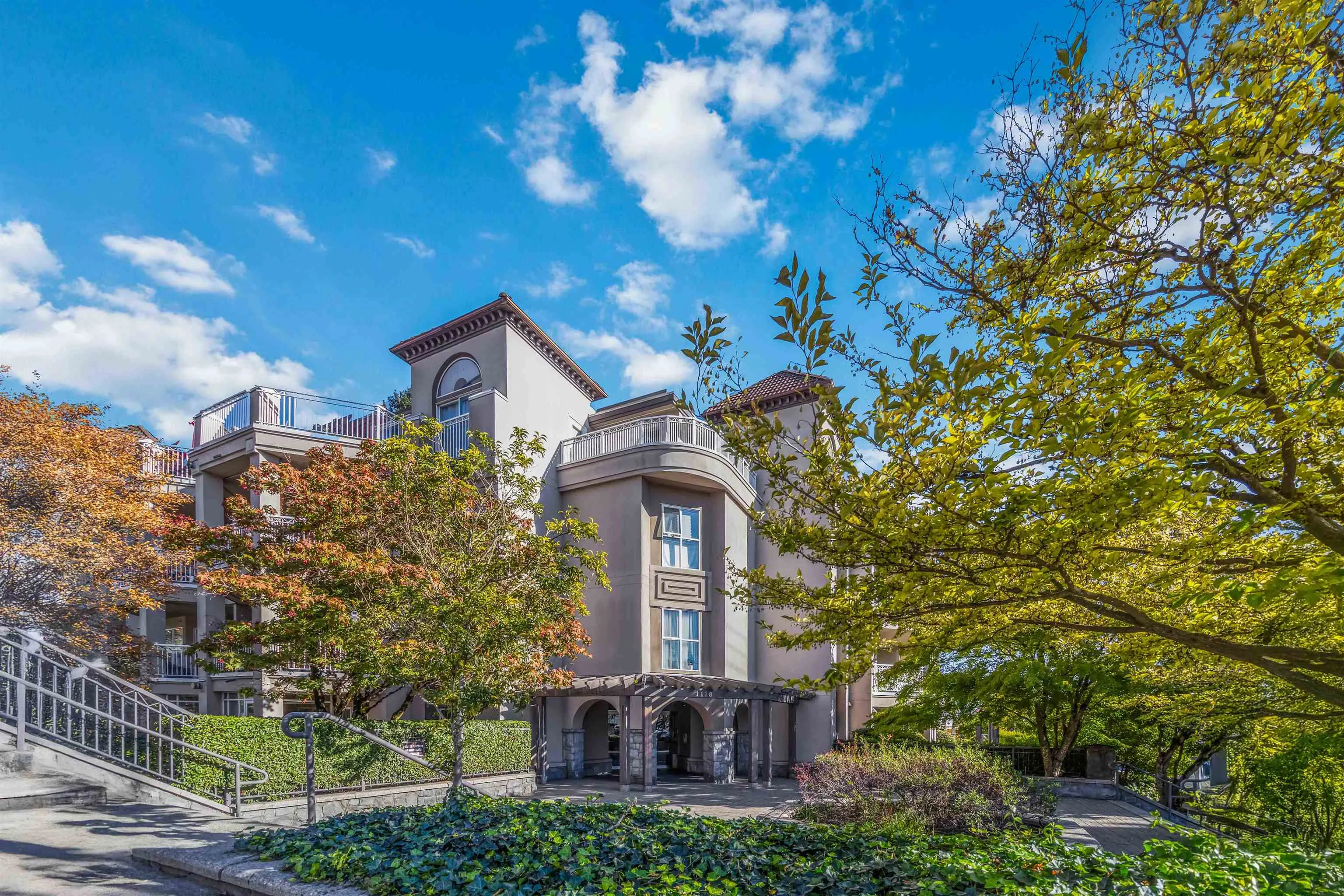 402 1128 Sixth Avenue