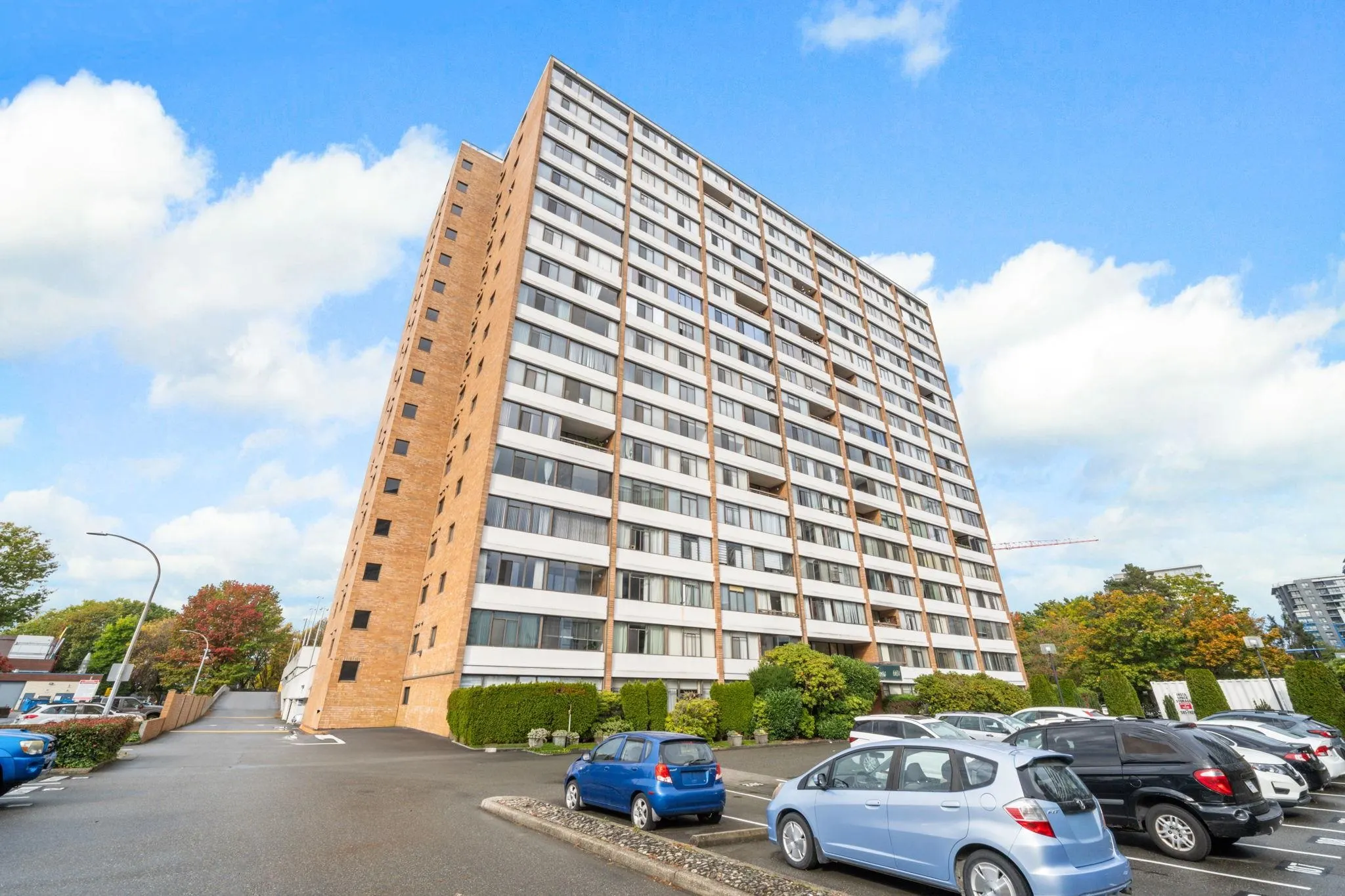 802 6651 Minoru Boulevard