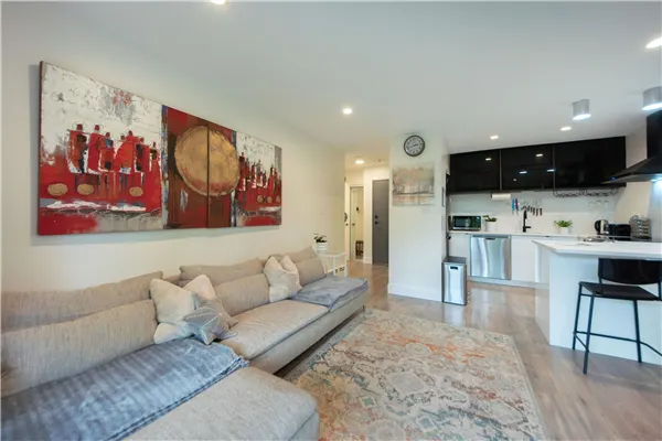 402 1718 Nelson Street