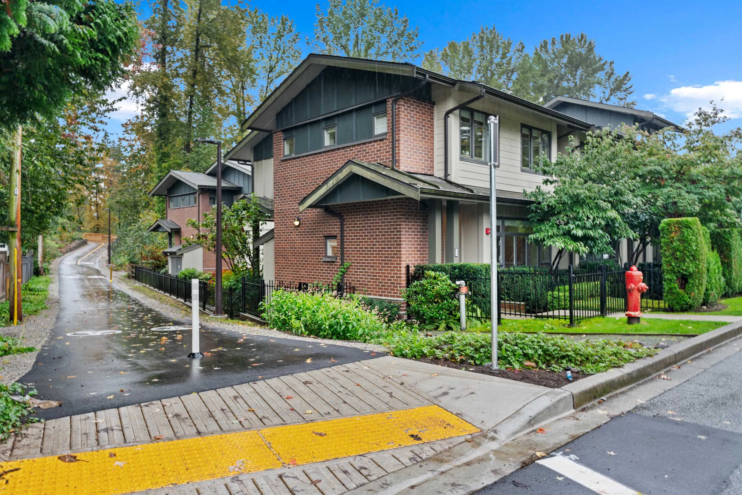 207 2135 Heritage Park Lane
