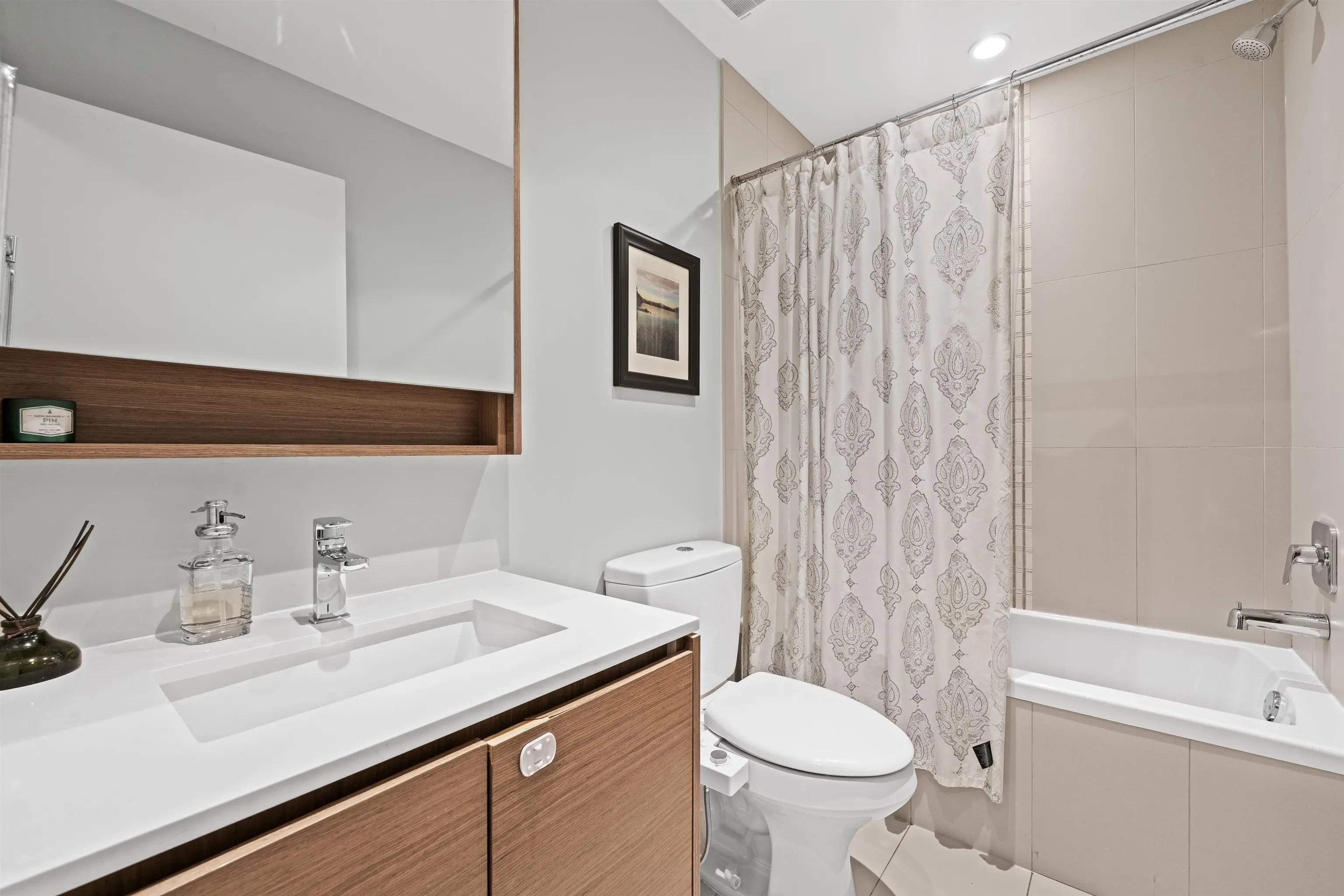 207 2135 Heritage Park Lane