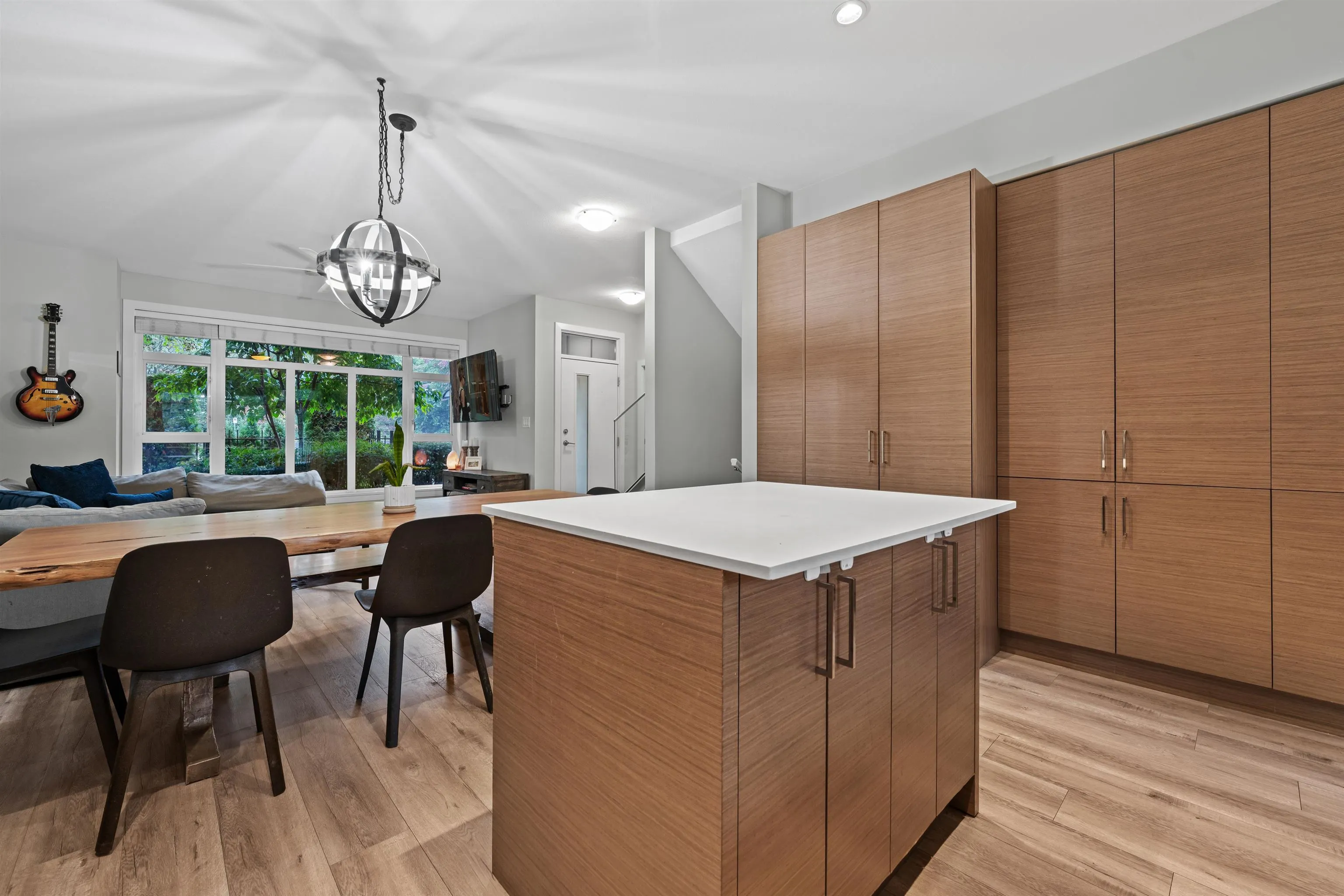 207 2135 Heritage Park Lane