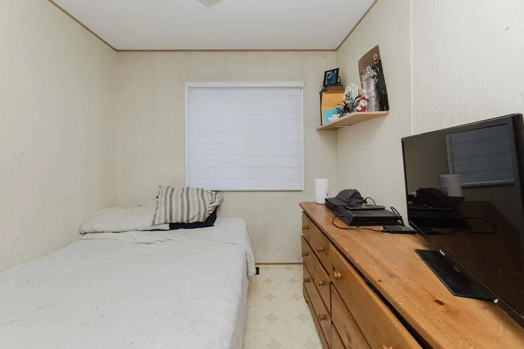 69 1413 Sunshine Coast Highway