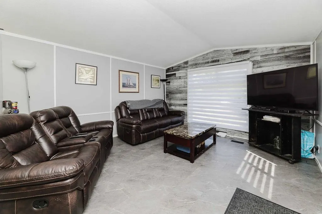 69 1413 Sunshine Coast Highway