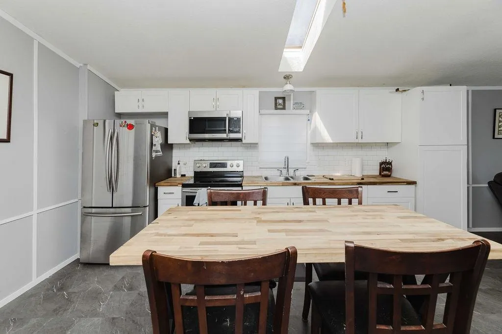 69 1413 Sunshine Coast Highway