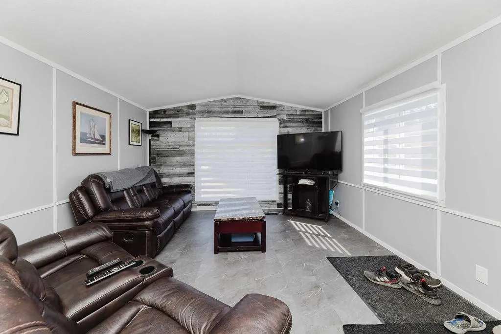69 1413 Sunshine Coast Highway
