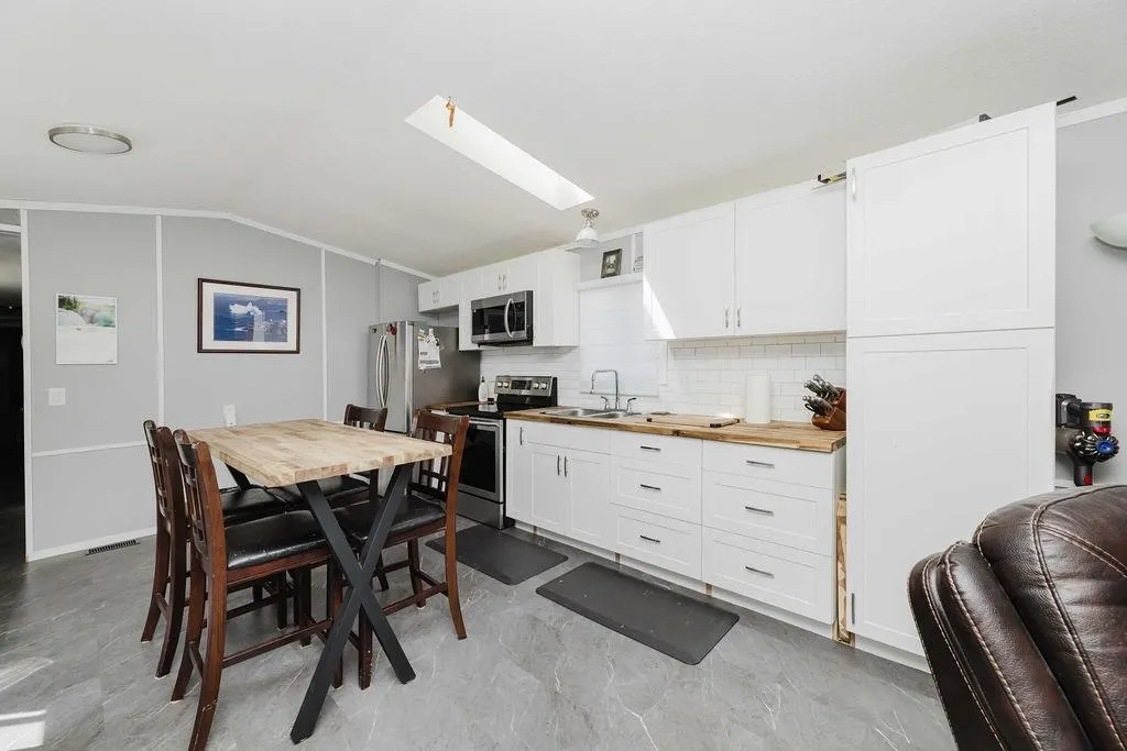 69 1413 Sunshine Coast Highway