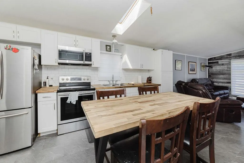 69 1413 Sunshine Coast Highway