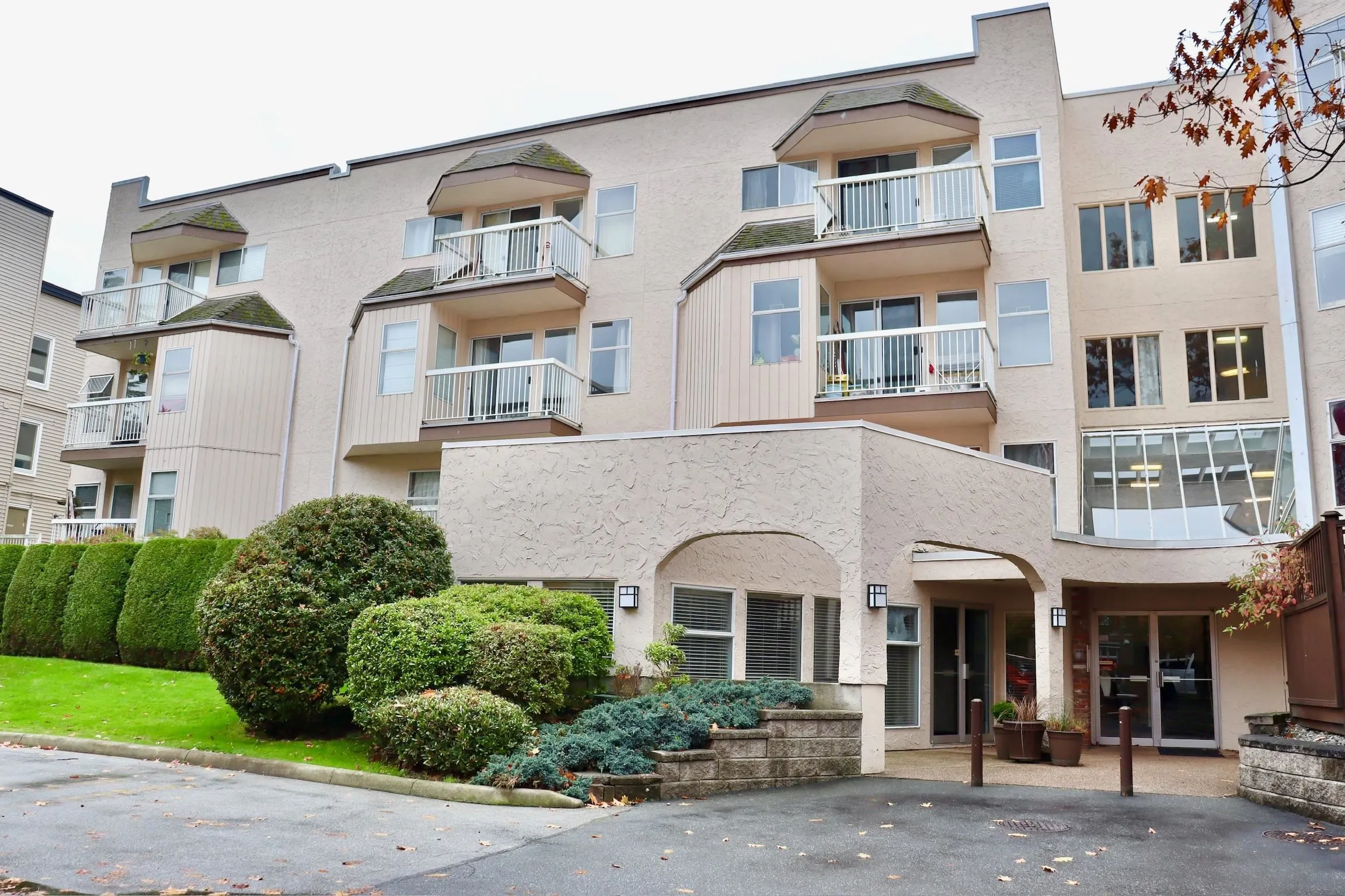 1 1860 Southmere East Crescent