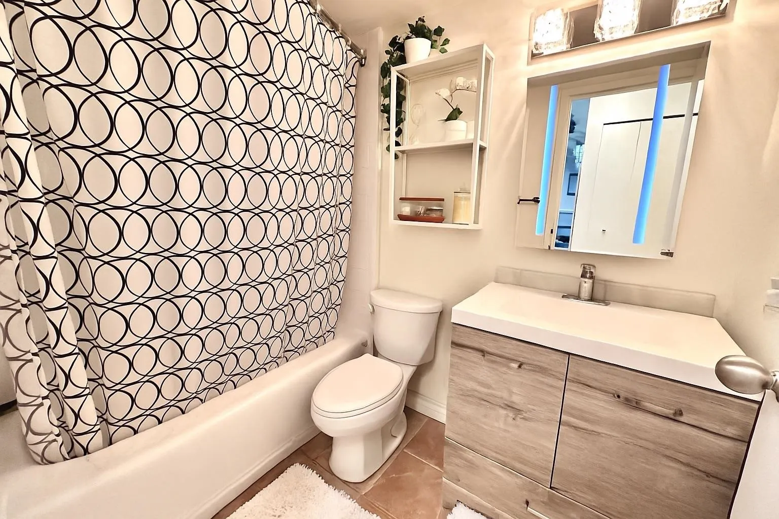 1 1860 Southmere East Crescent