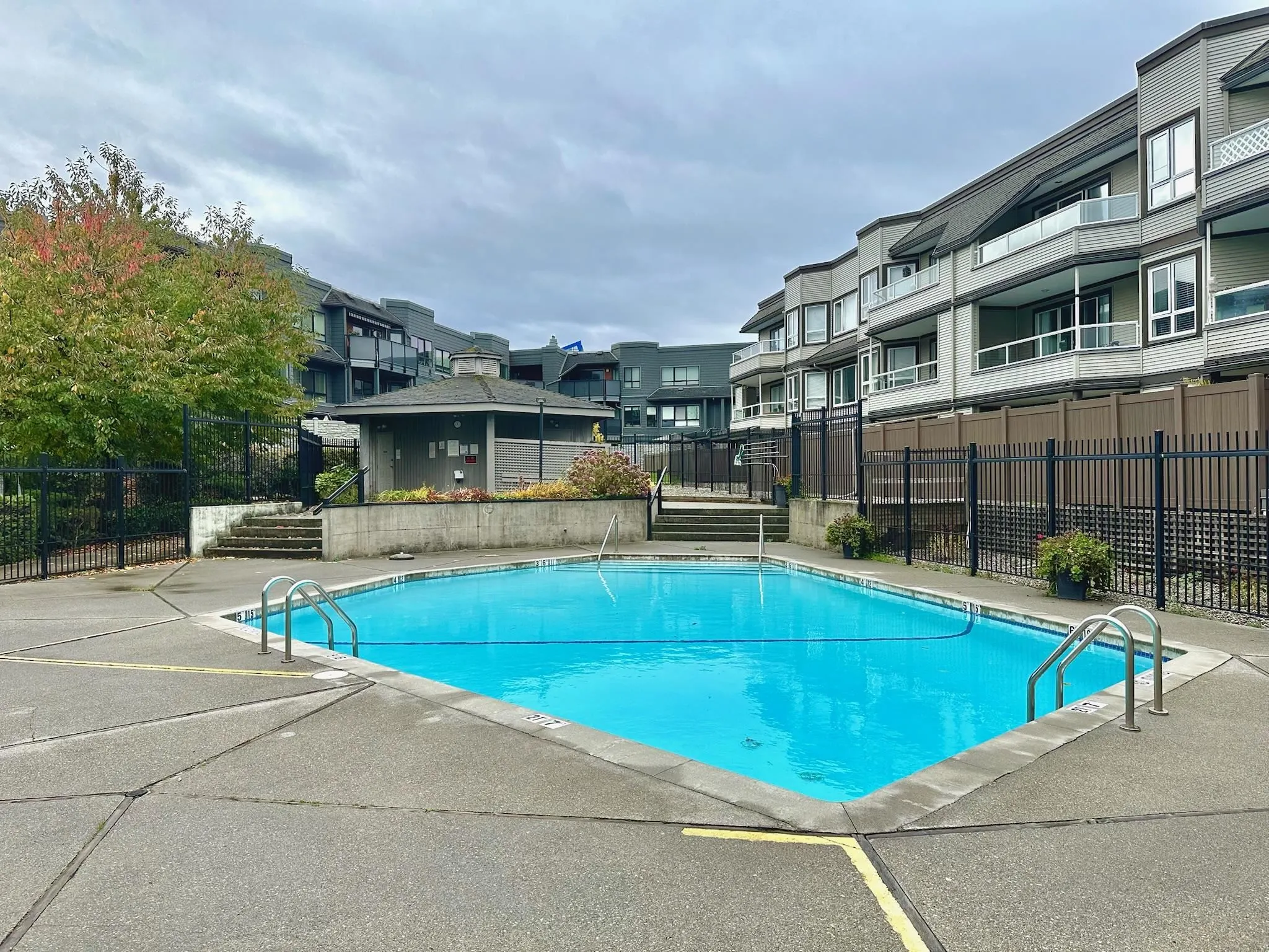 1 1860 Southmere East Crescent