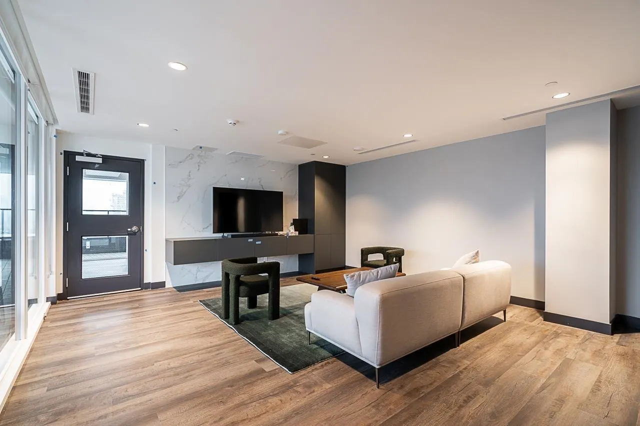 3506 10750 135a Street