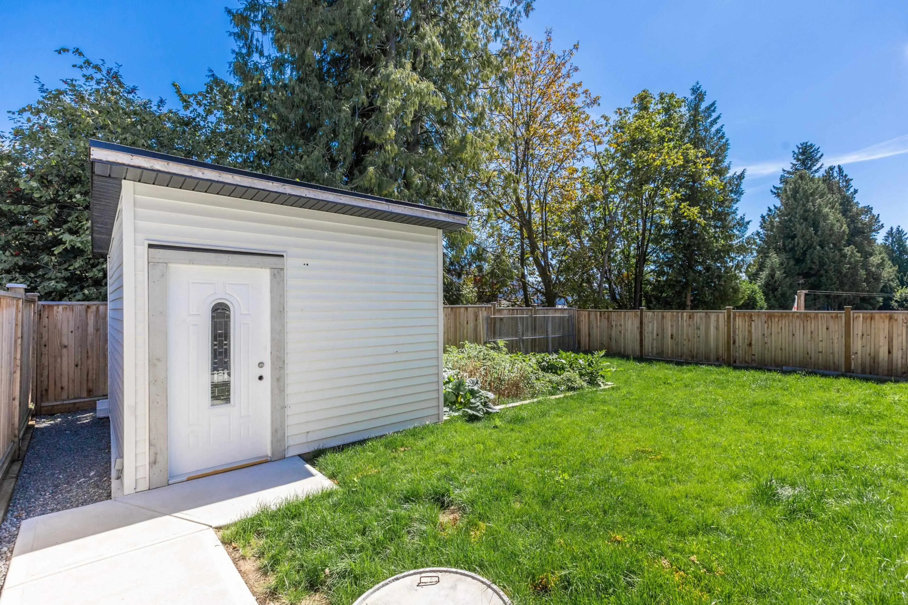 2170 Oakridge Crescent