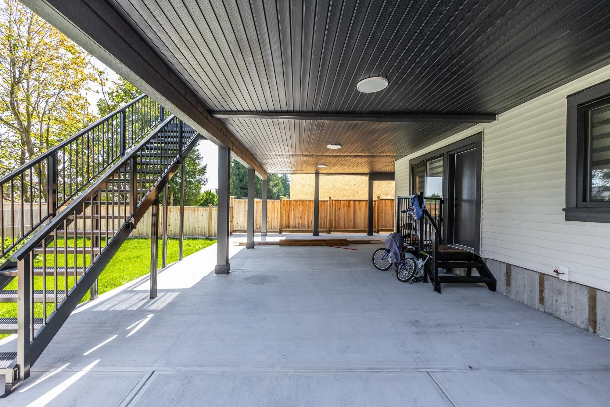 2170 Oakridge Crescent