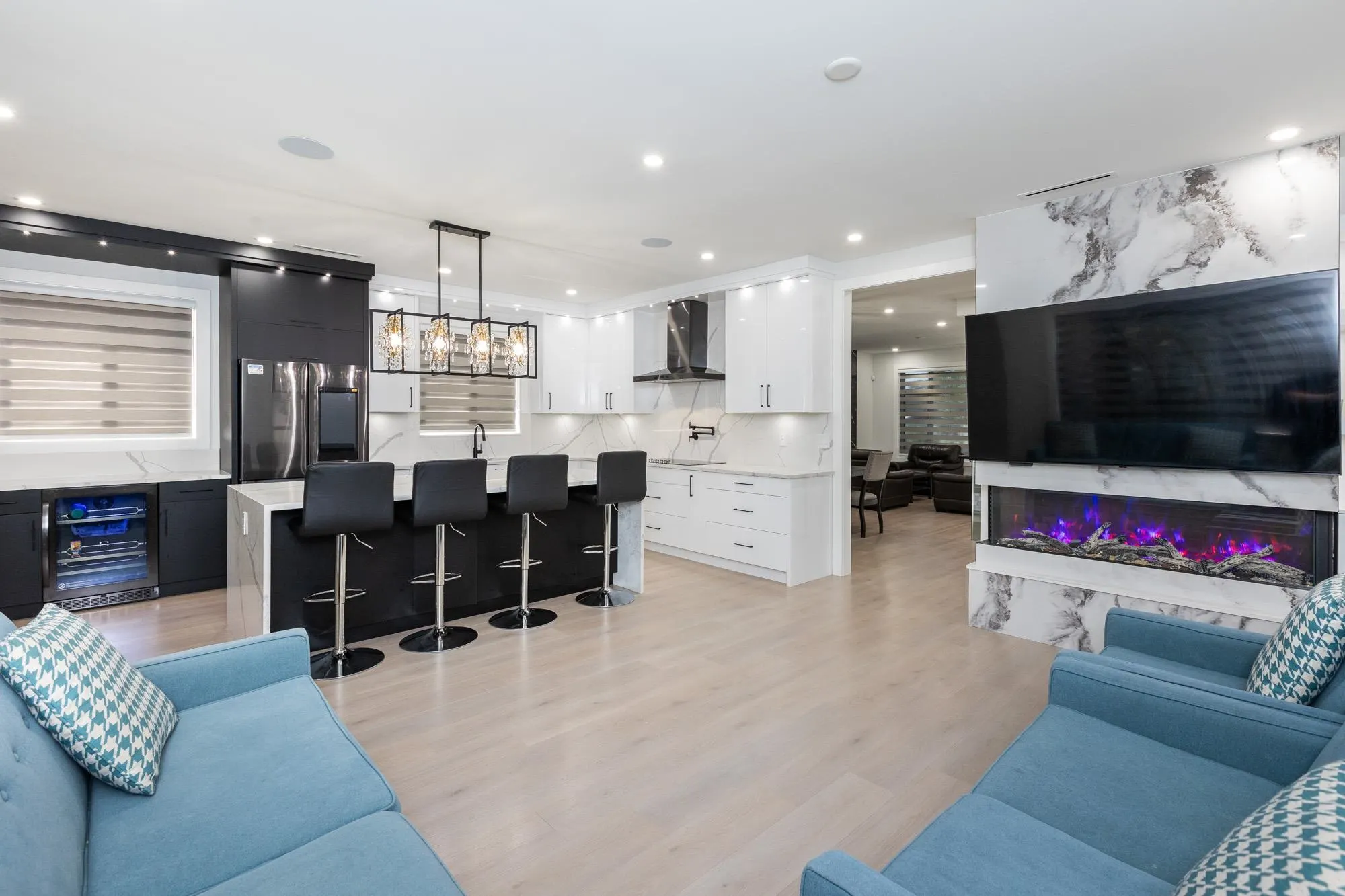 2170 Oakridge Crescent