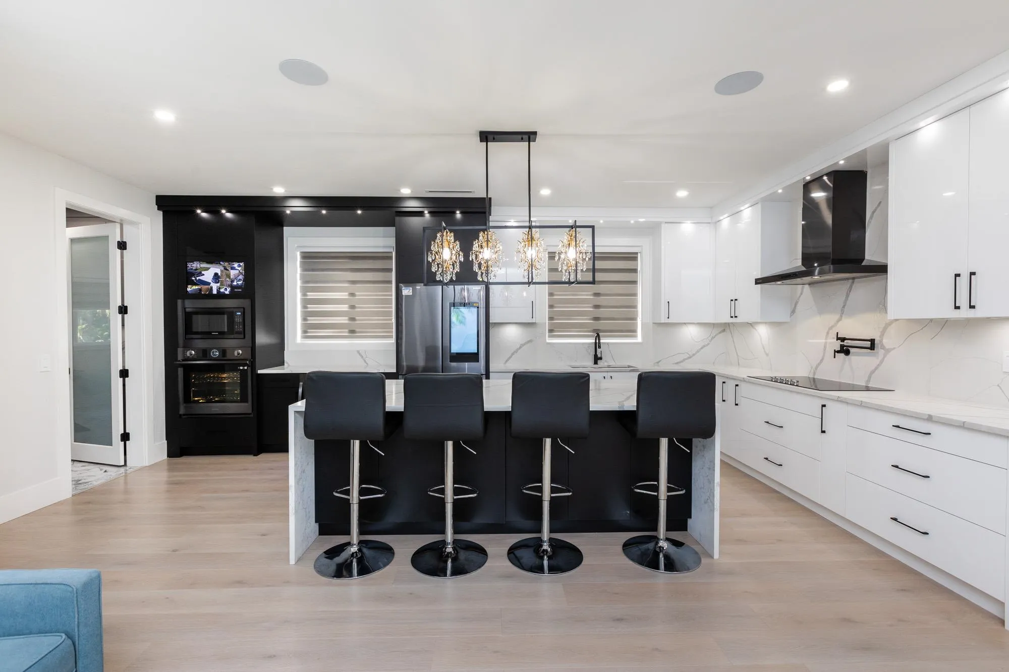 2170 Oakridge Crescent