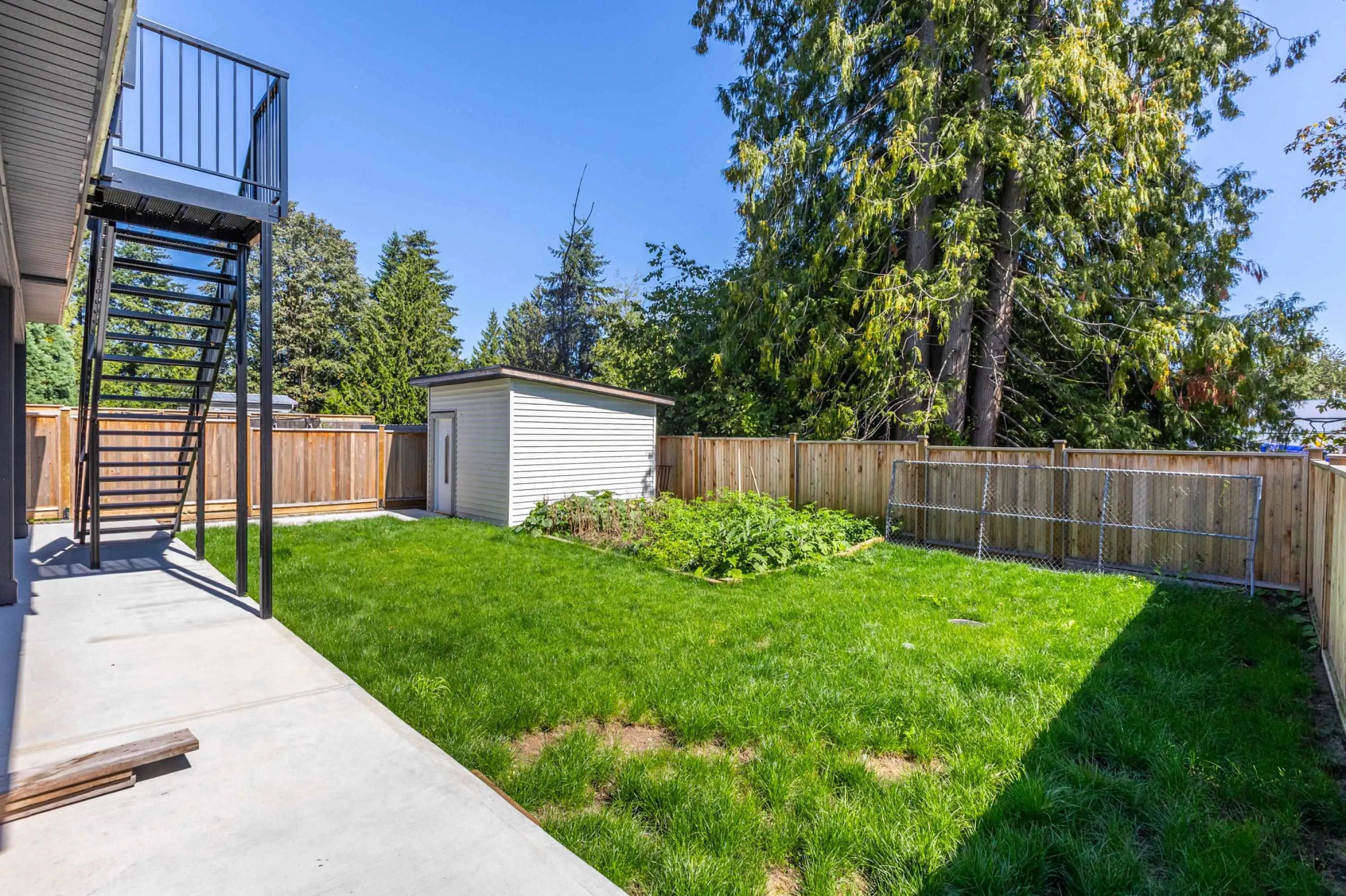 2170 Oakridge Crescent