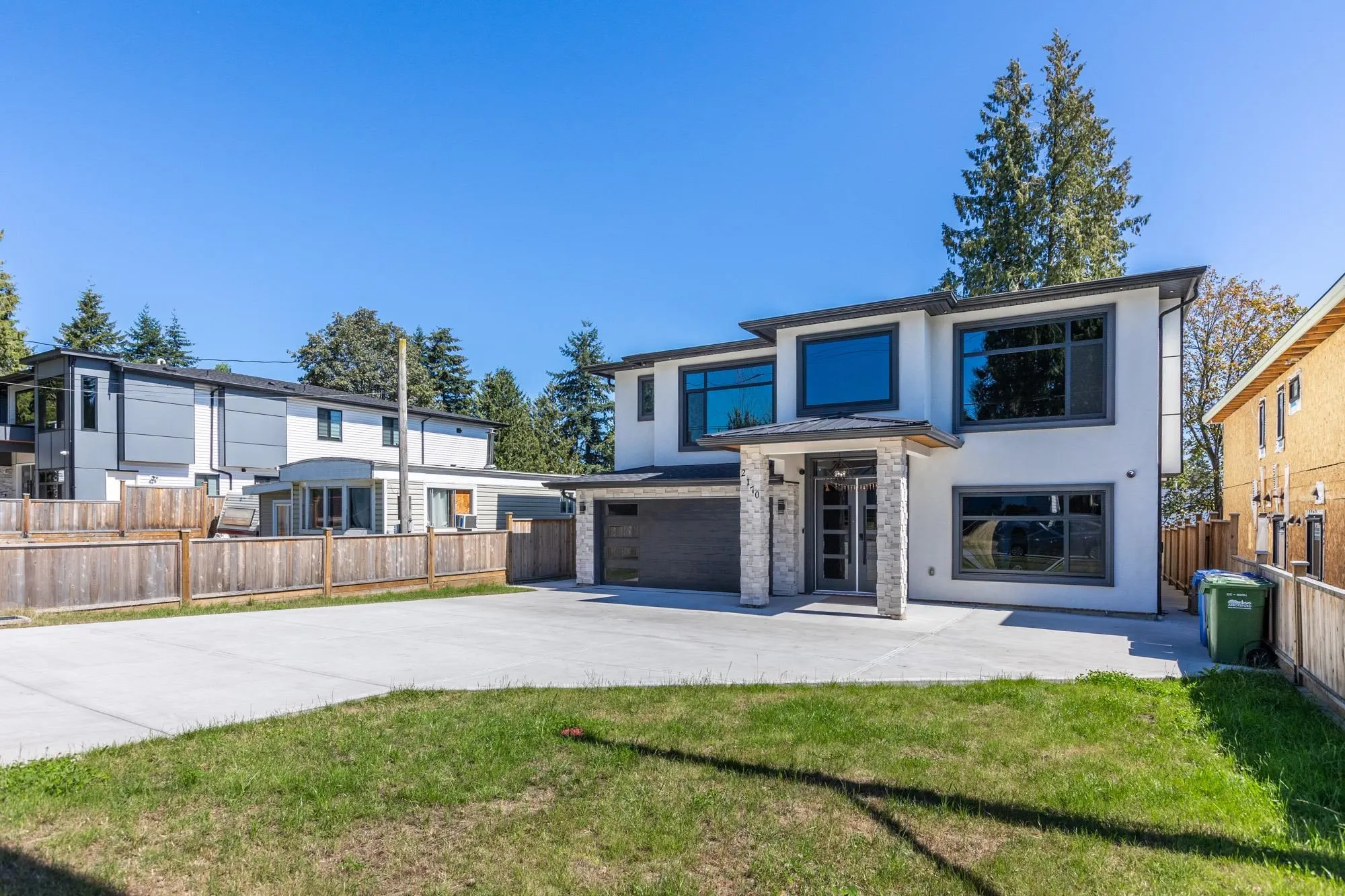 2170 Oakridge Crescent