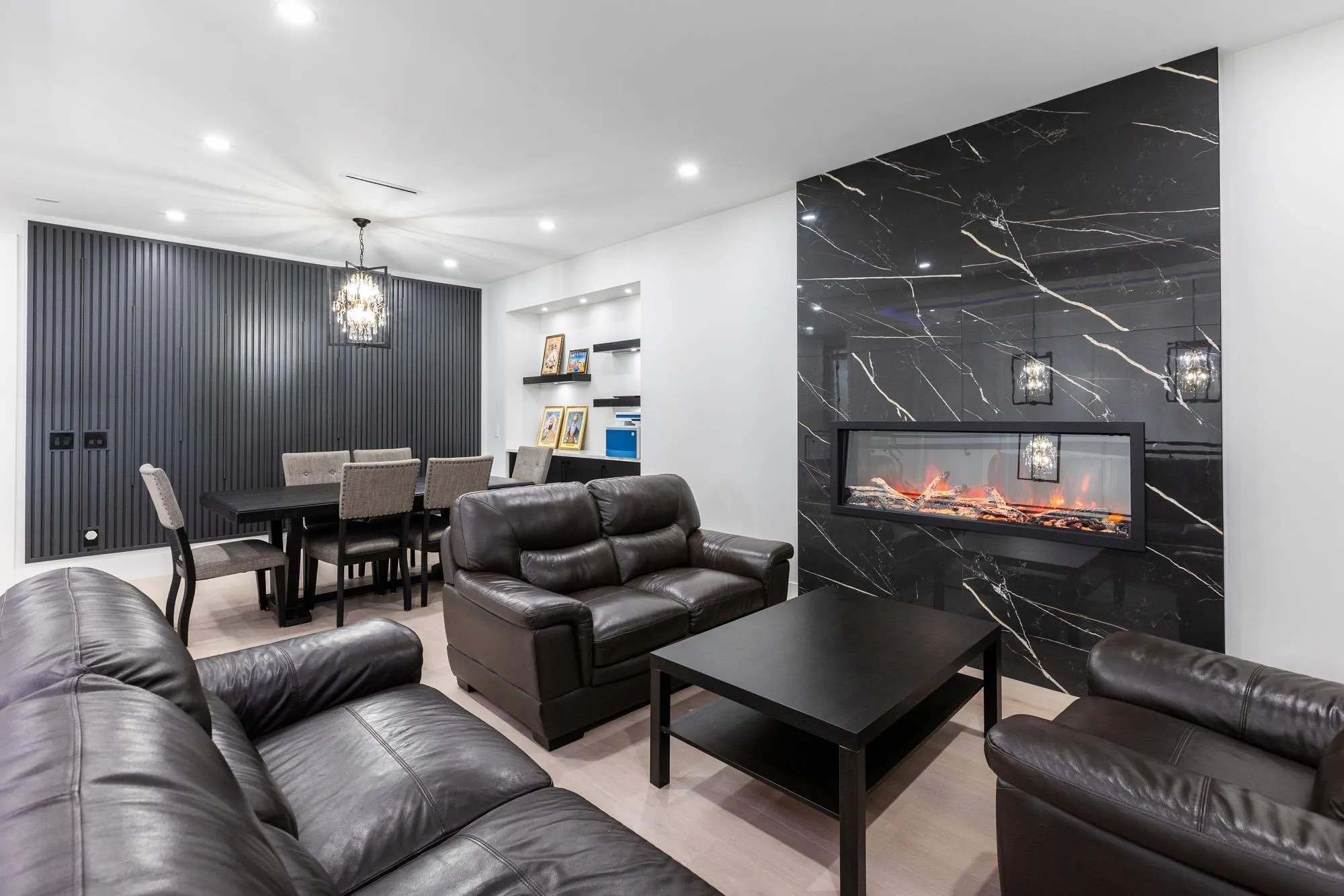 2170 Oakridge Crescent