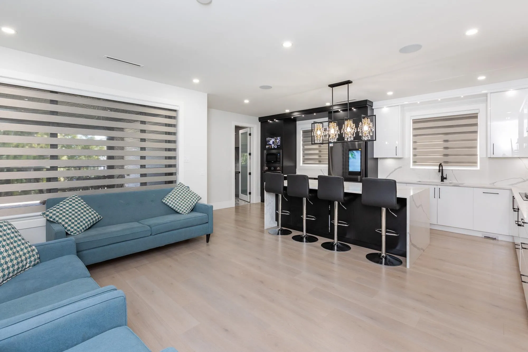 2170 Oakridge Crescent