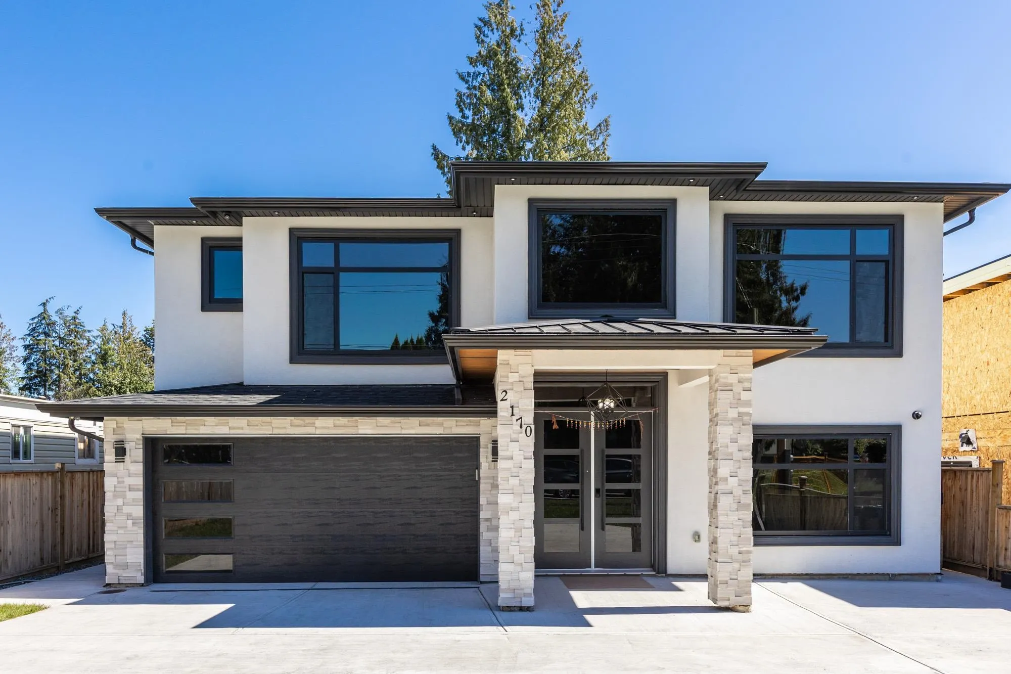 2170 Oakridge Crescent