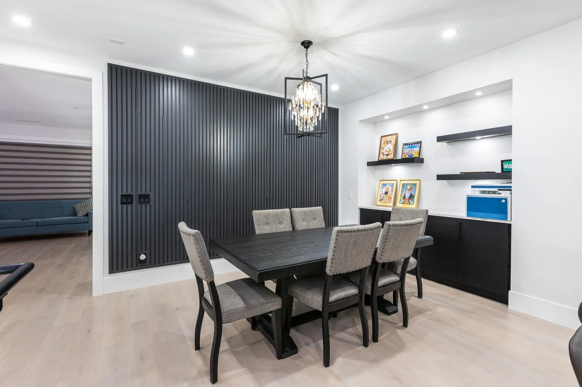 2170 Oakridge Crescent